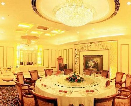 Huarong Hotel Yibin Ristorante foto